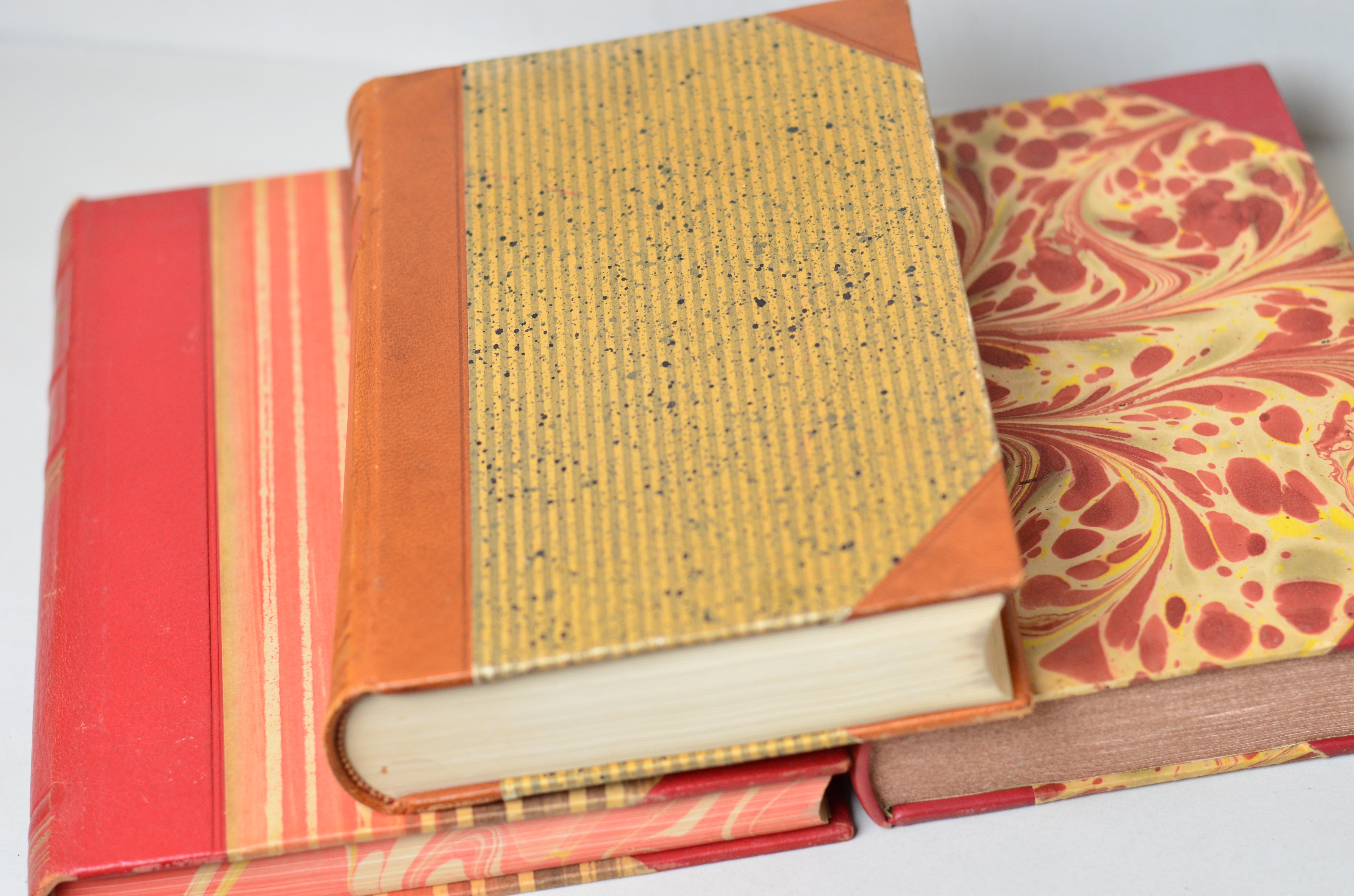 Red Antique Leather Book Set – 6 Books, Foreign Language, Ernest Hemingway