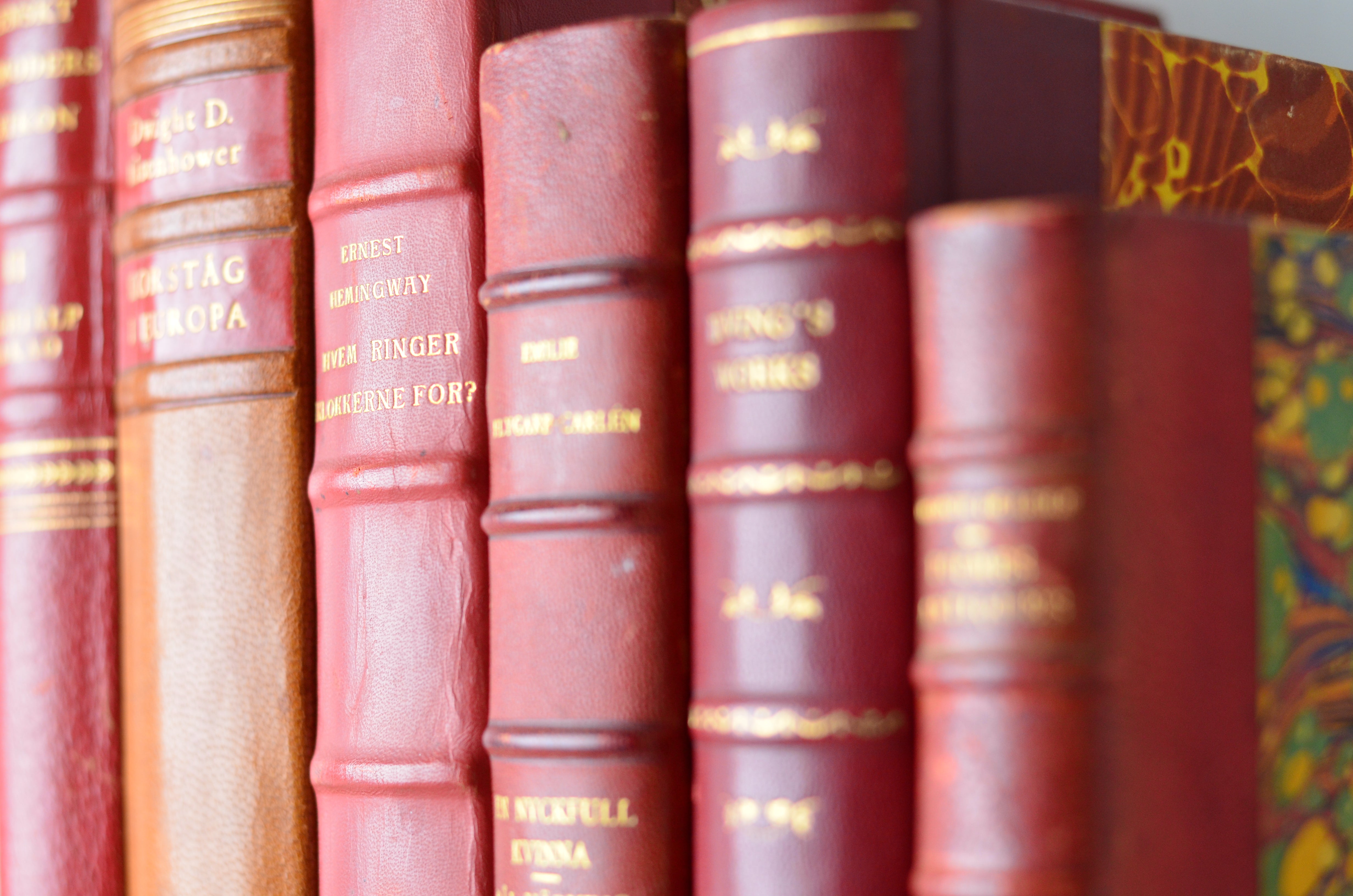 Red Antique Leather Book Set – 6 Books, Foreign Language, Ernest Hemingway