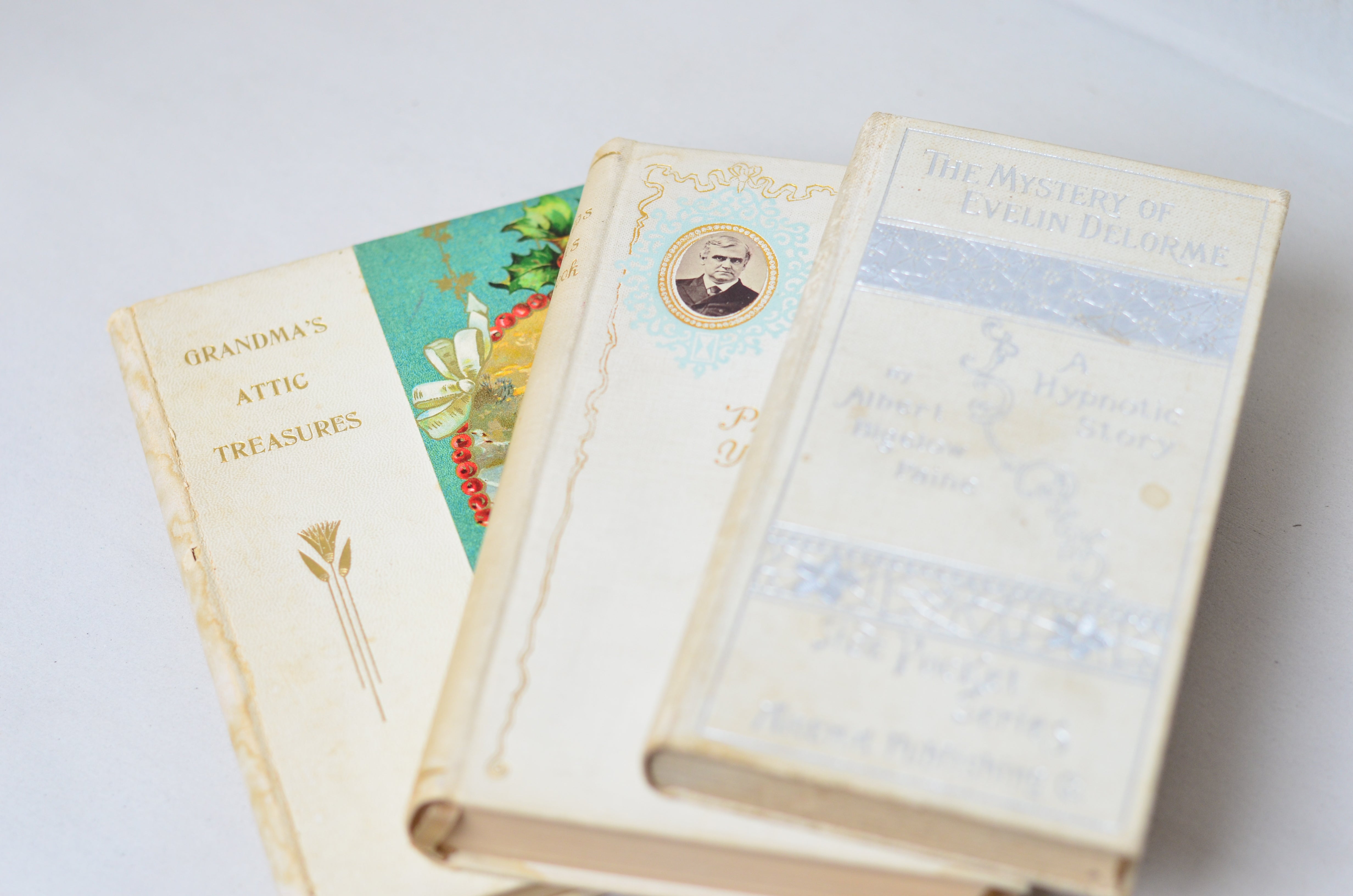 White Antique Cloth Book Set – 5 Books, Nathaniel Hawthorne, Harriet Beecher Stowe