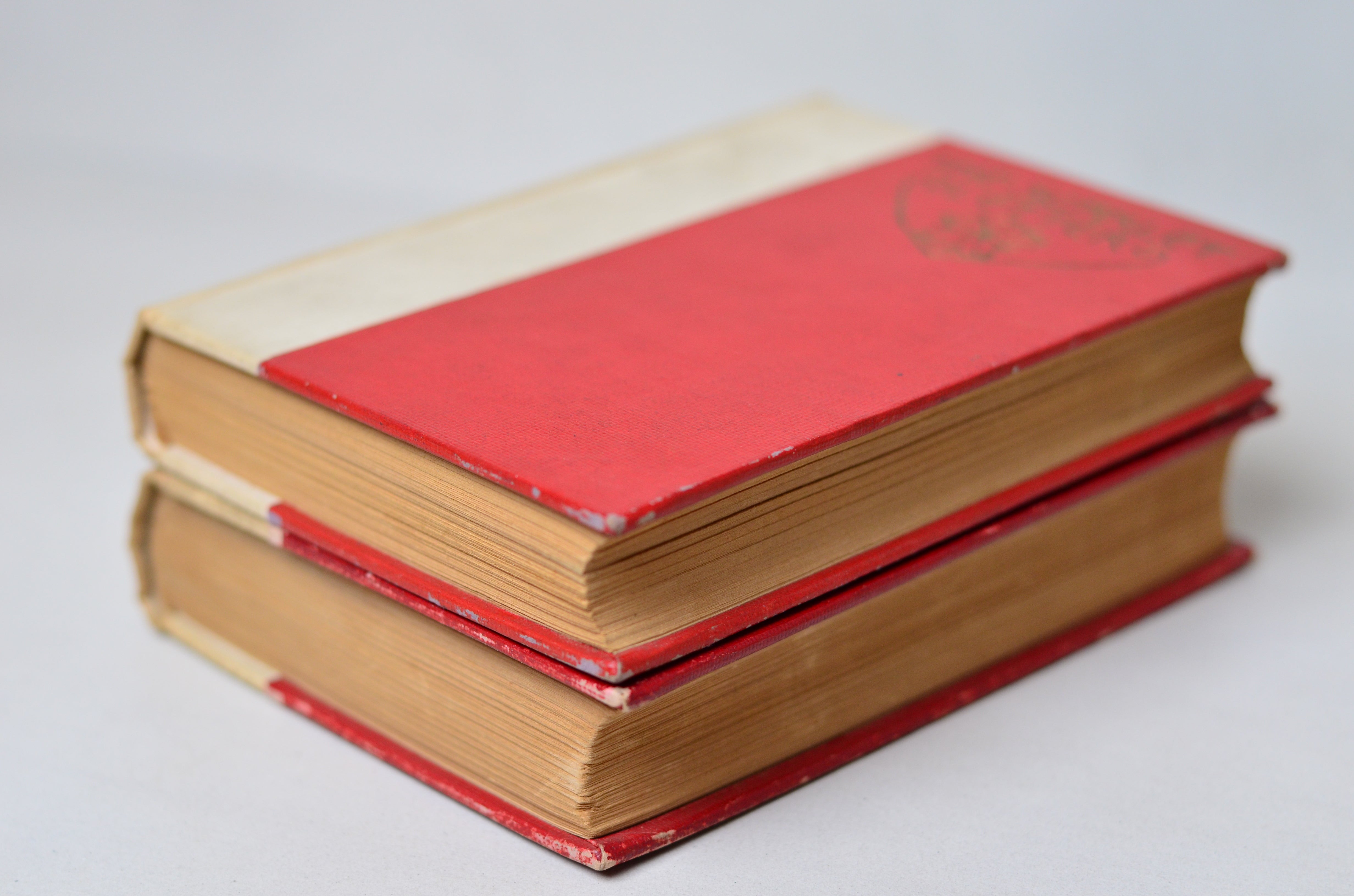 White Antique Cloth Book Set – 5 Books, Nathaniel Hawthorne, Harriet Beecher Stowe