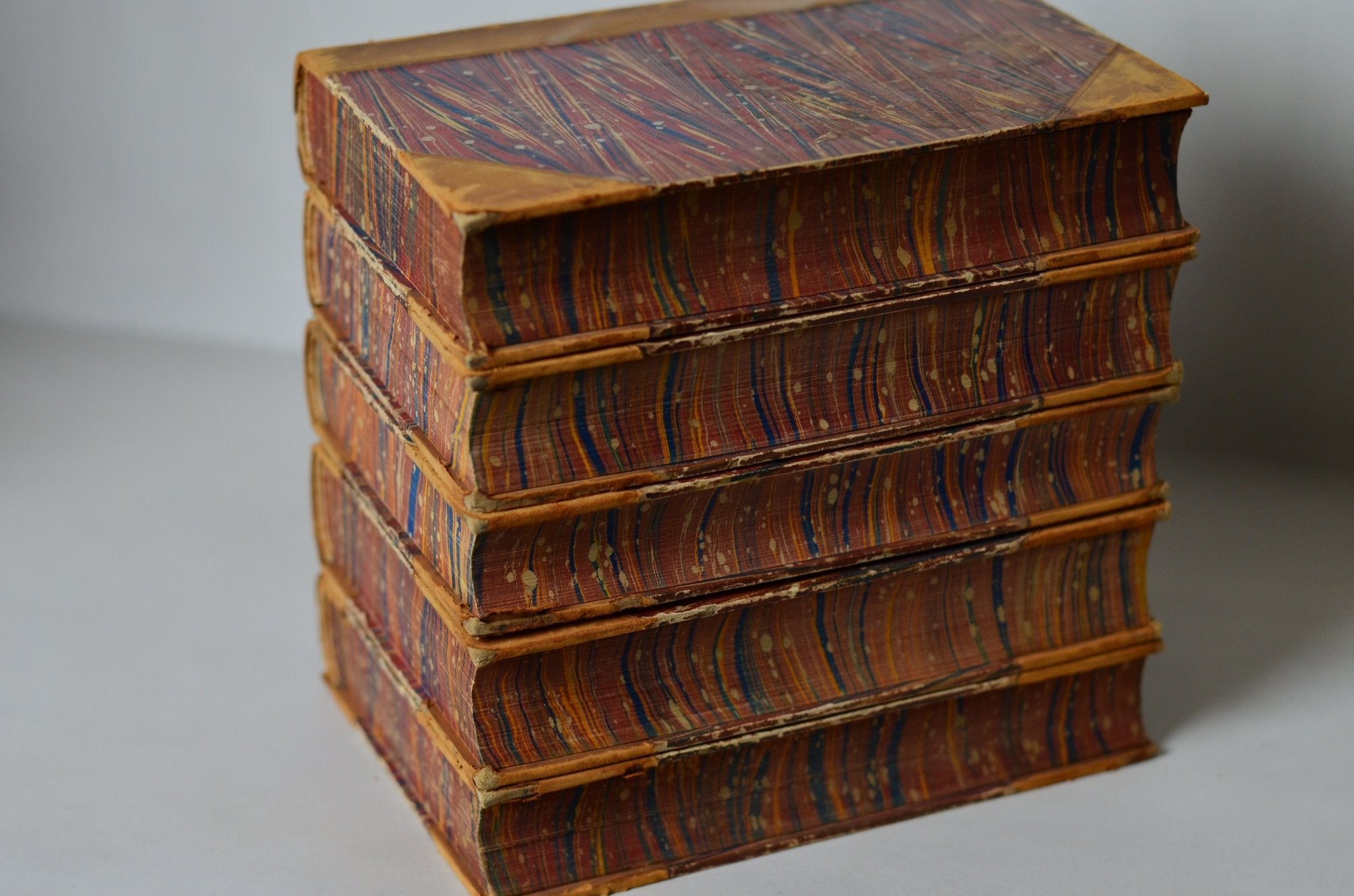 Antique Leather Bound Book Decor - Carmel Brown, Joseph Addison - Brookfield Books