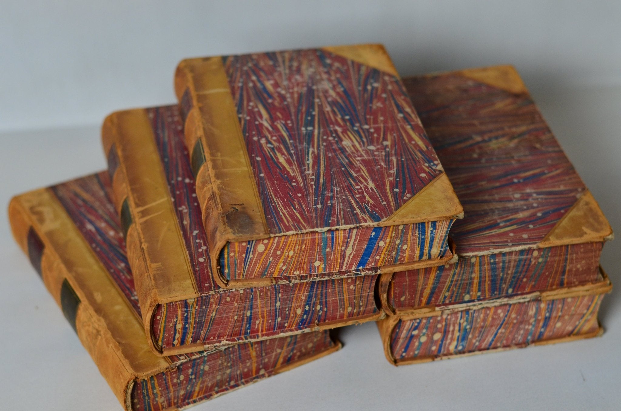 Antique Leather Bound Book Decor - Carmel Brown, Joseph Addison - Brookfield Books